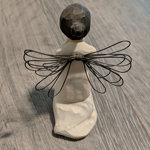 LAST CHANCE Willow Tree Angel of Prayer sculpture - Picture 3 of 4